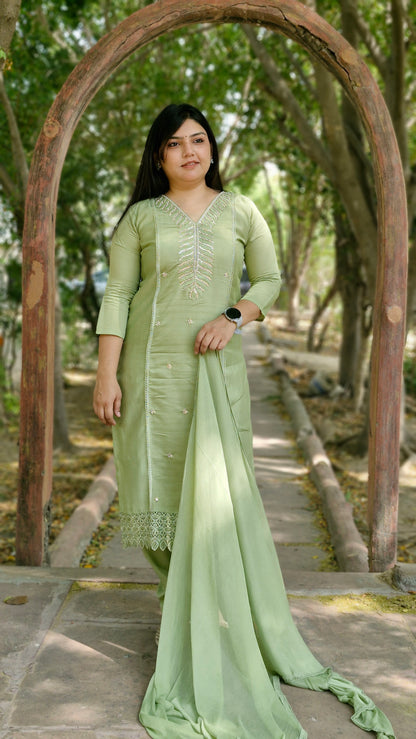 Noor-e-Pista Dola Silk Elegance Suit Set